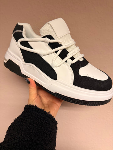 SCHUH SPRING SCHWARZ IN VERSCHIEDENEN GRÖSSEN