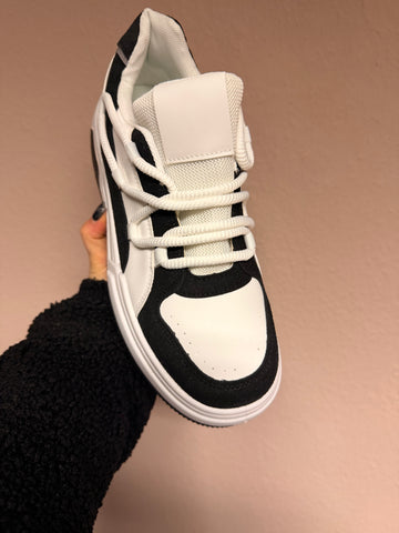 SCHUH SPRING SCHWARZ IN VERSCHIEDENEN GRÖSSEN